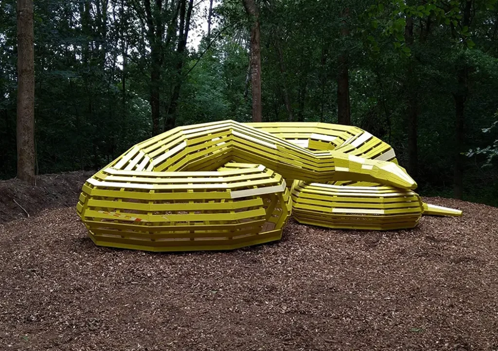 1. om h├©jhuset_0005_skovsnog-monstrum