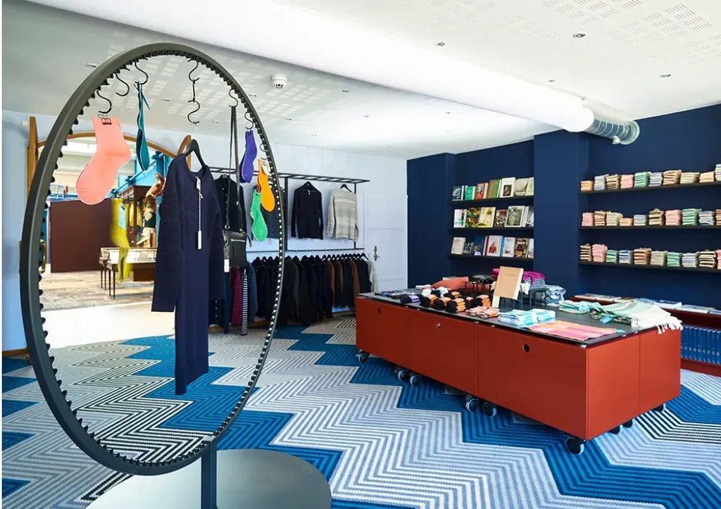 5.om h├©jhuset_0001_tekstilmuseets-butik